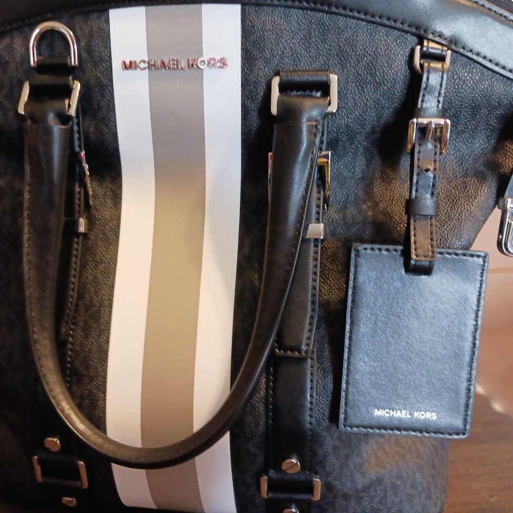 Michael Kors Carry On